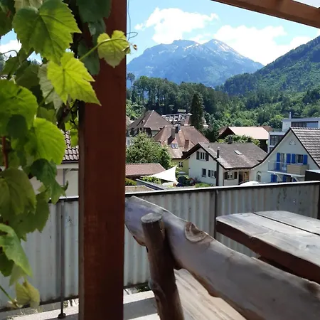 隆兹博酒店 3* 因特拉肯